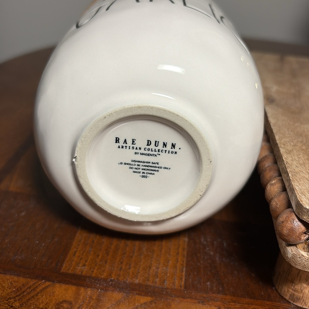 Rae Dunn garlic holder - Picture 4 of 4